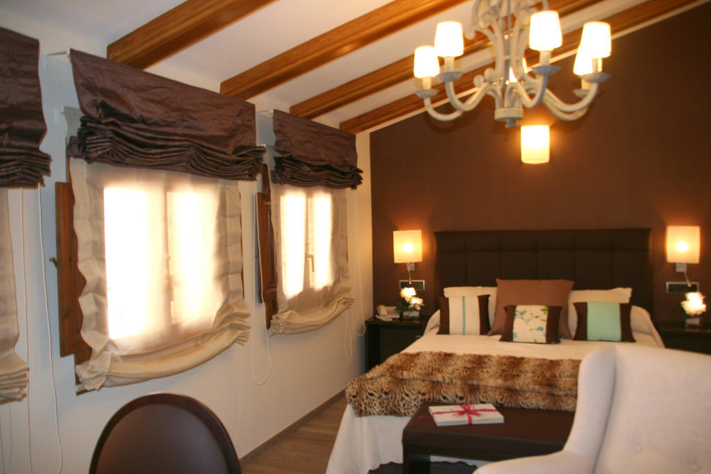 Hotel Castillo De Alquézar Værelse billede